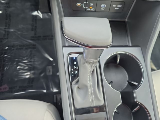 Certified Used 2025 White Hyundai SE image 19
