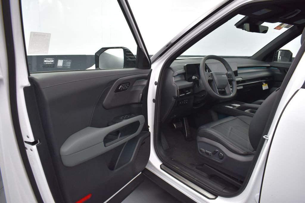 New 2027 Glacial White Pearl Kia X-LINE SX image 5