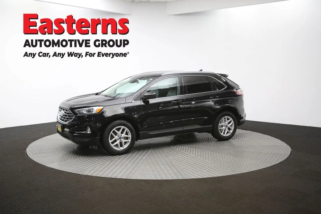 Used 2022 Black Ford SEL image 56