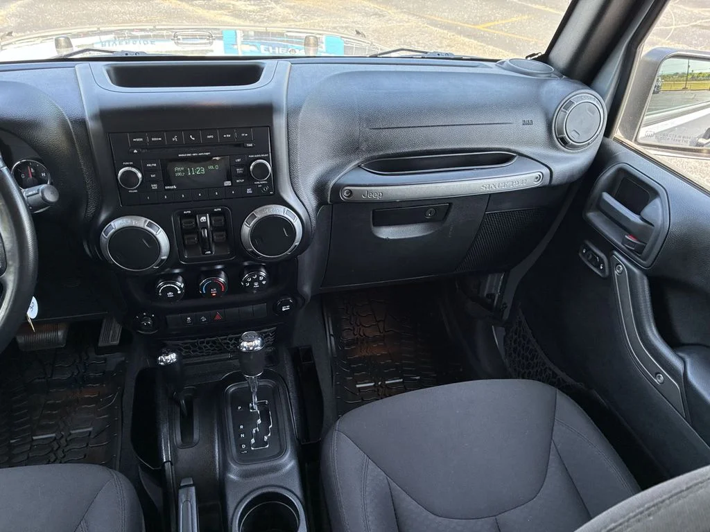 Used 2015 Silver Jeep Unlimited Sport image 22