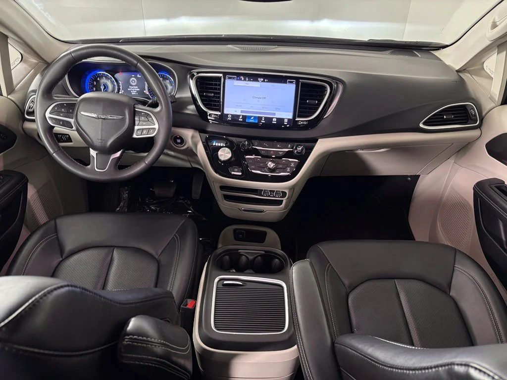 Used 2024 Black Chrysler Touring L image 32