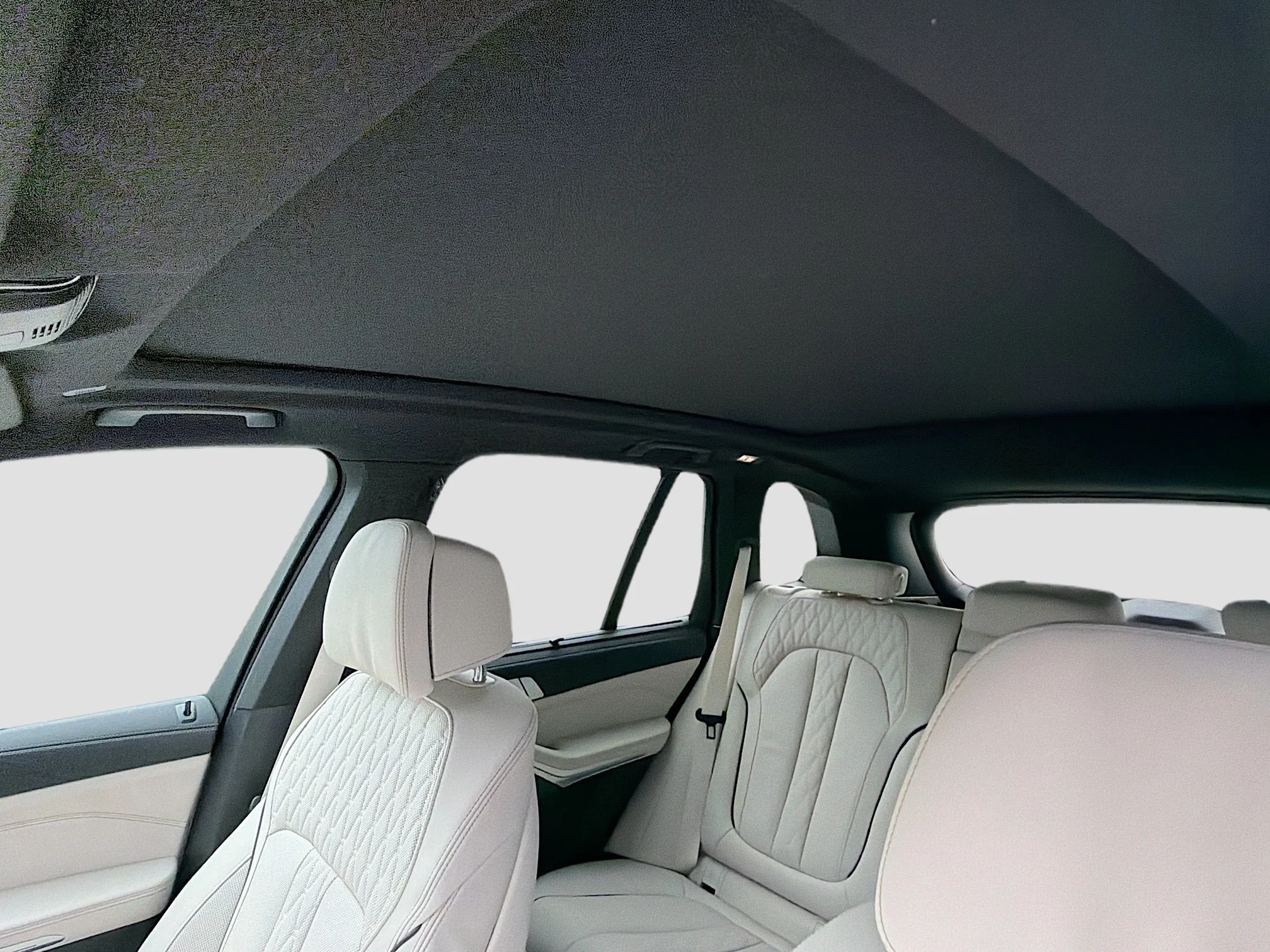 New 2026 Mineral White Metallic BMW xDrive40i image 26