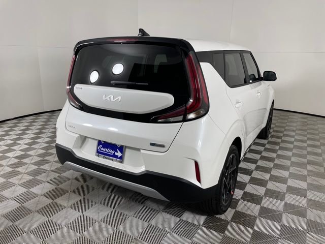 Used 2023 White Kia EX image 10