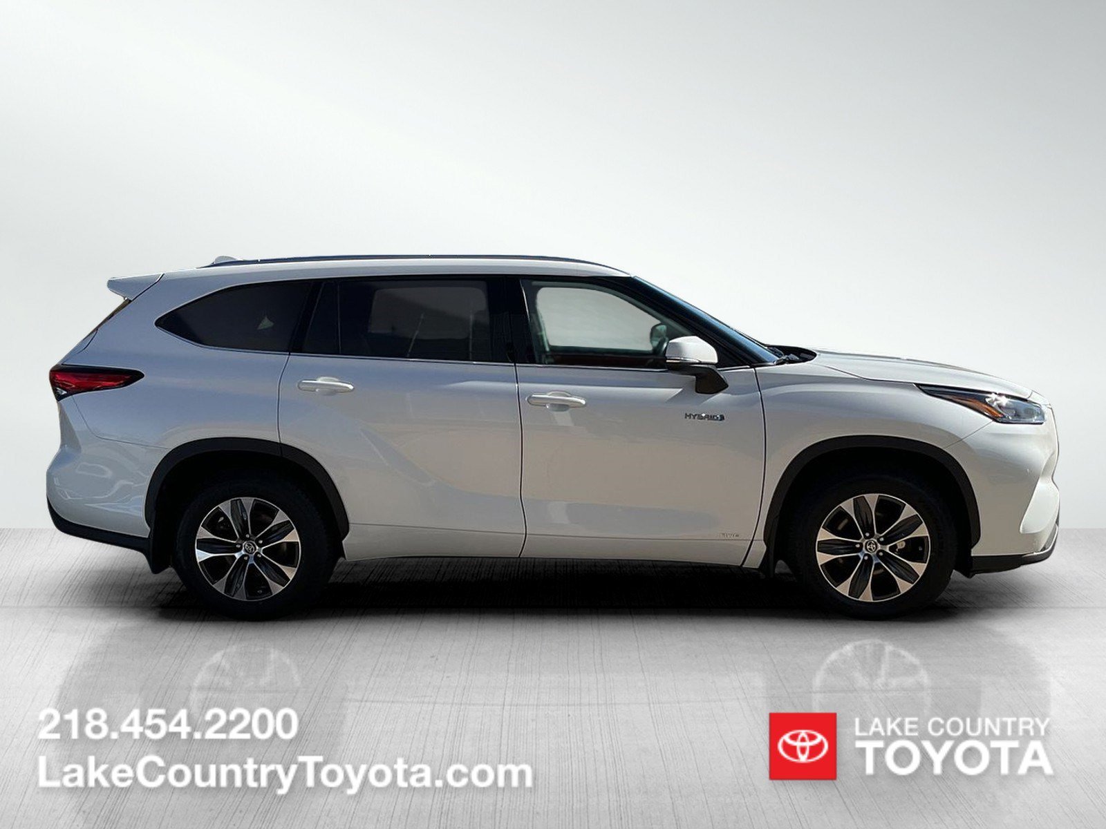Used 2020 Blizzard Pearl Toyota XLE image 5