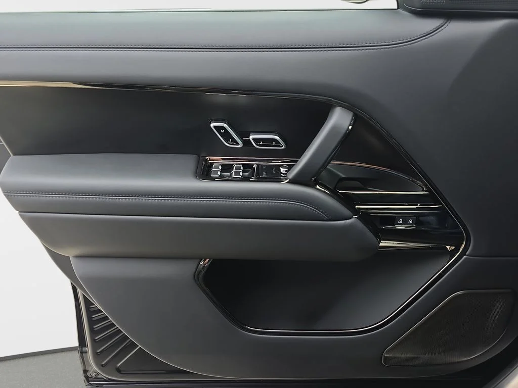2025 Land Rover Range Rover SV - Photo 28