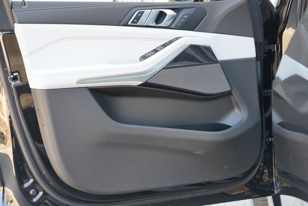 New 2026 Black Sapphire Metallic BMW sDrive40i image 9