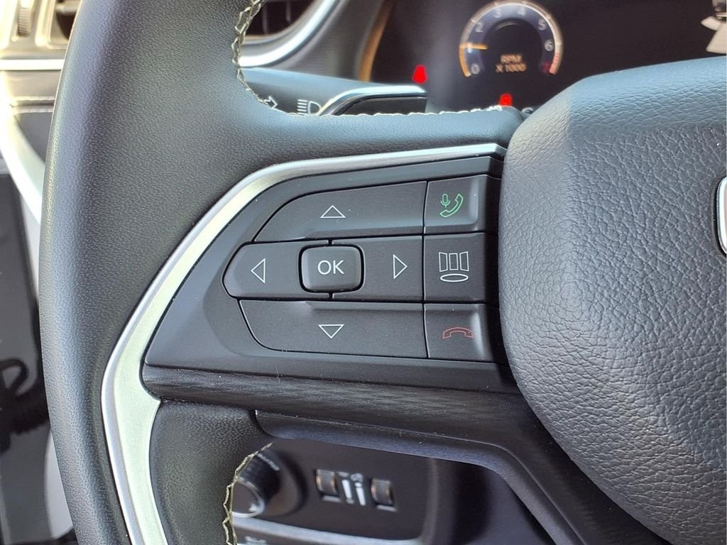 Used 2024 White Jeep Laredo image 16