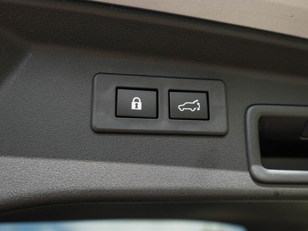 New 2026 CRYSTAL BLACK SILICA Subaru Premium image 9