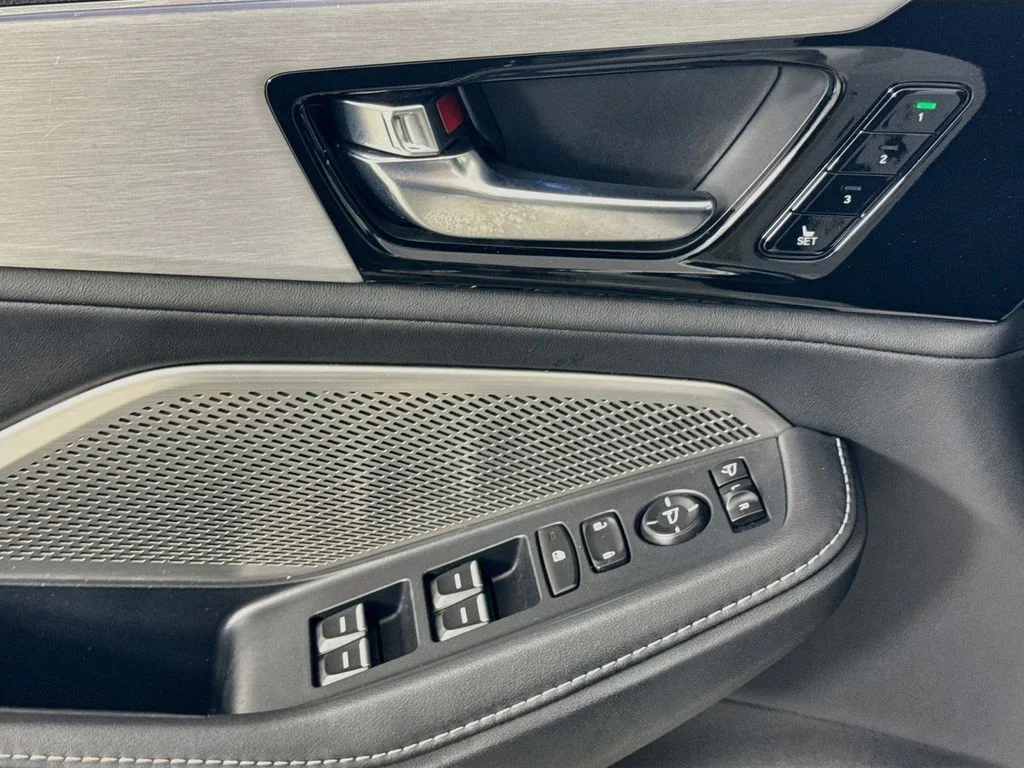 Used 2023  Acura Technology image 22