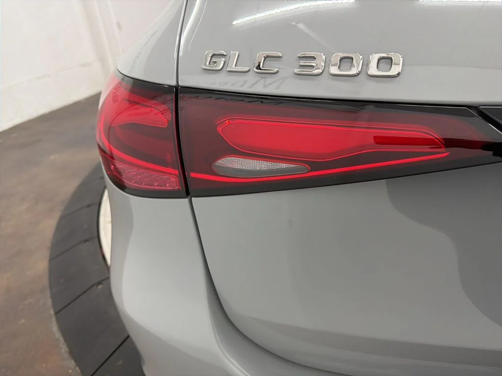 Used 2026 White Mercedes-Benz GLC 300 image 11