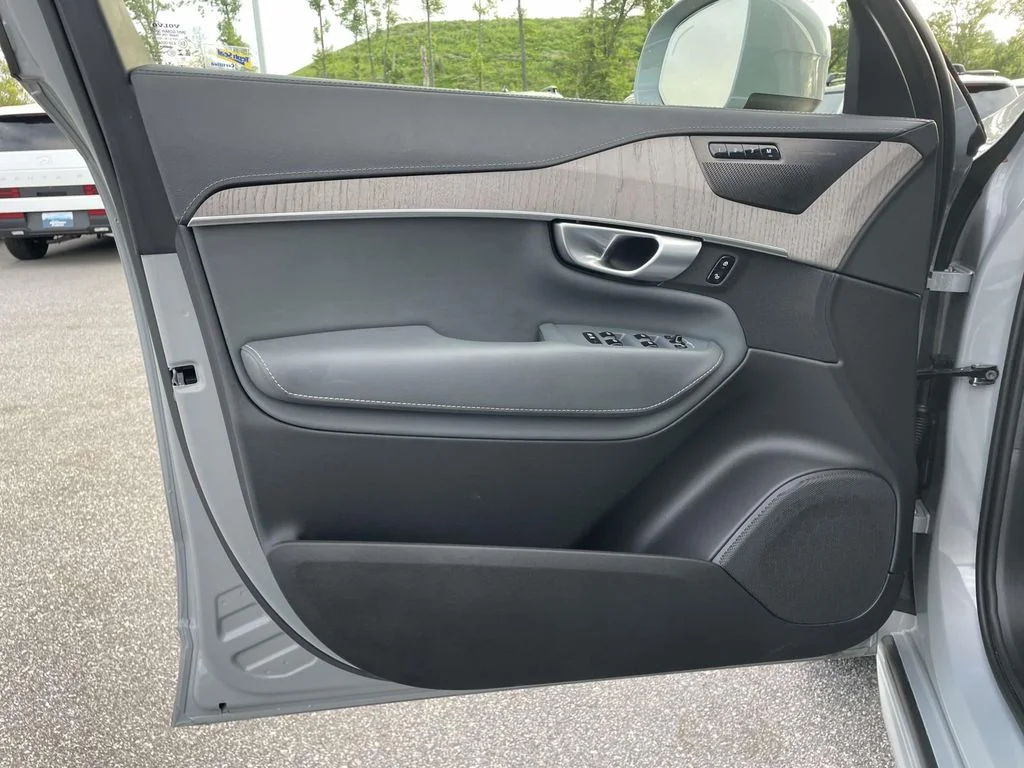 Certified Used 2024 Vapour Grey Metallic Volvo Ultimate Bright Theme image 5