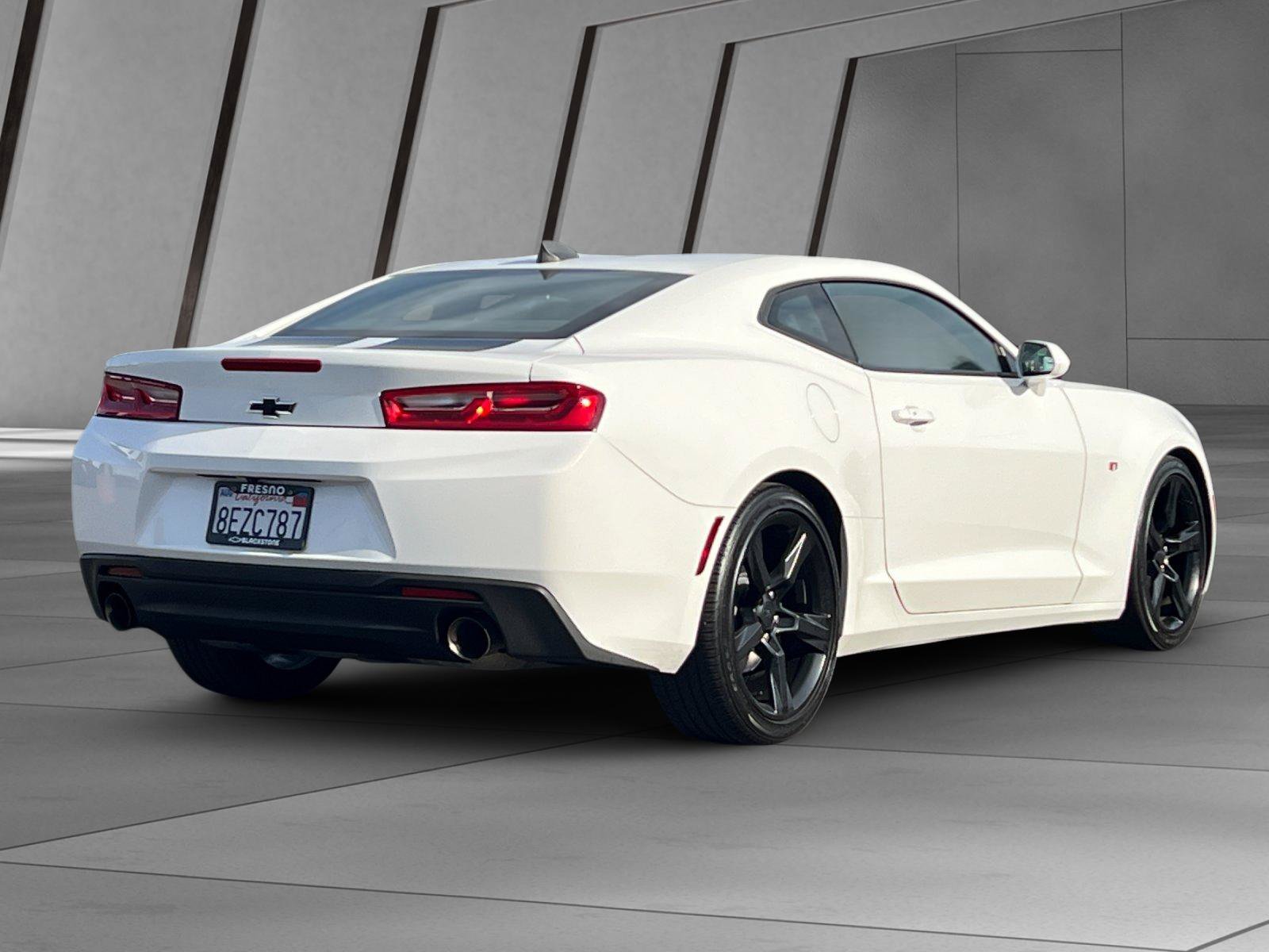 Used 2018 SUMMIT WHITE Chevrolet 1LT image 4