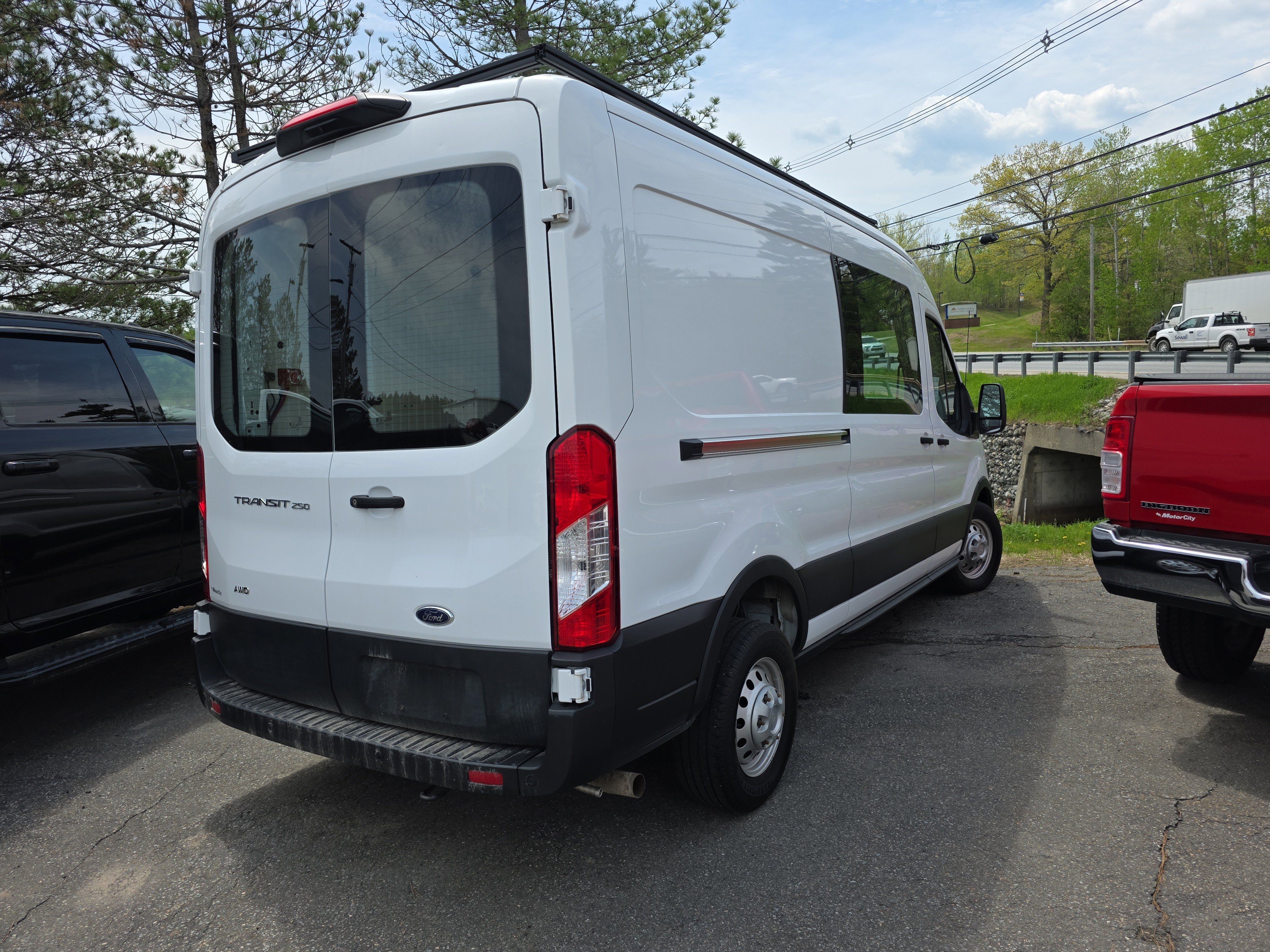 Used 2023 OXFORD WHITE Ford T250 MED RF AWD image 4