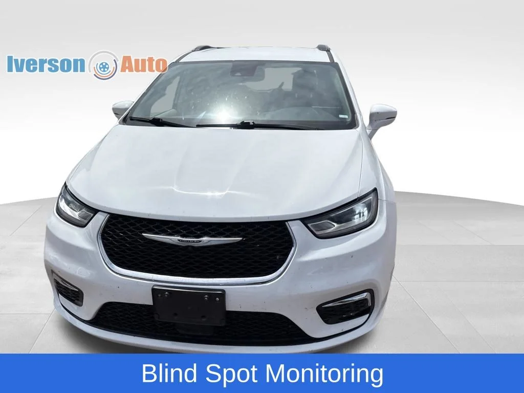 Used 2022 White Chrysler Touring L image 9