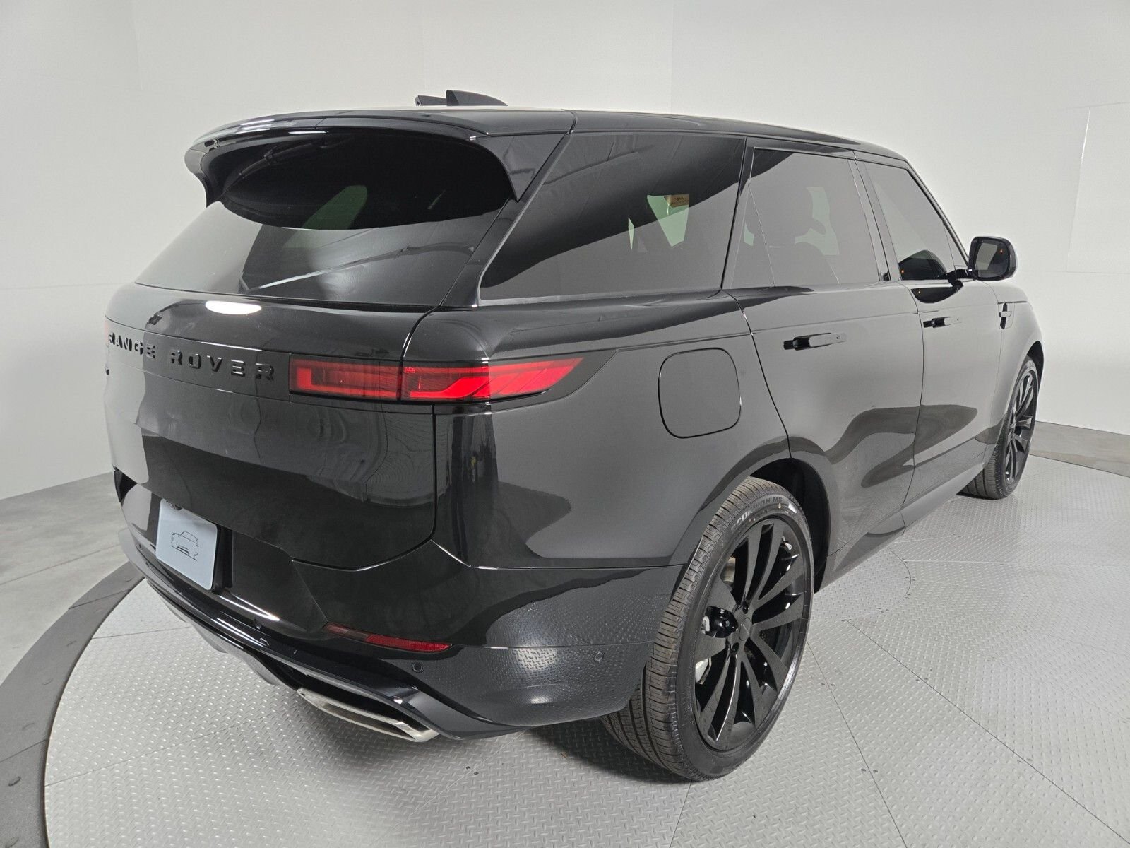 New 2026 Santorini Black Land Rover Dynamic SE image 2