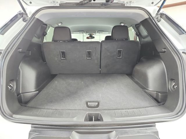 Used 2025 White Chevrolet LT image 40
