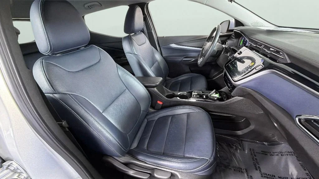 Used 2023 Silver Flare Metallic Chevrolet Premier image 34