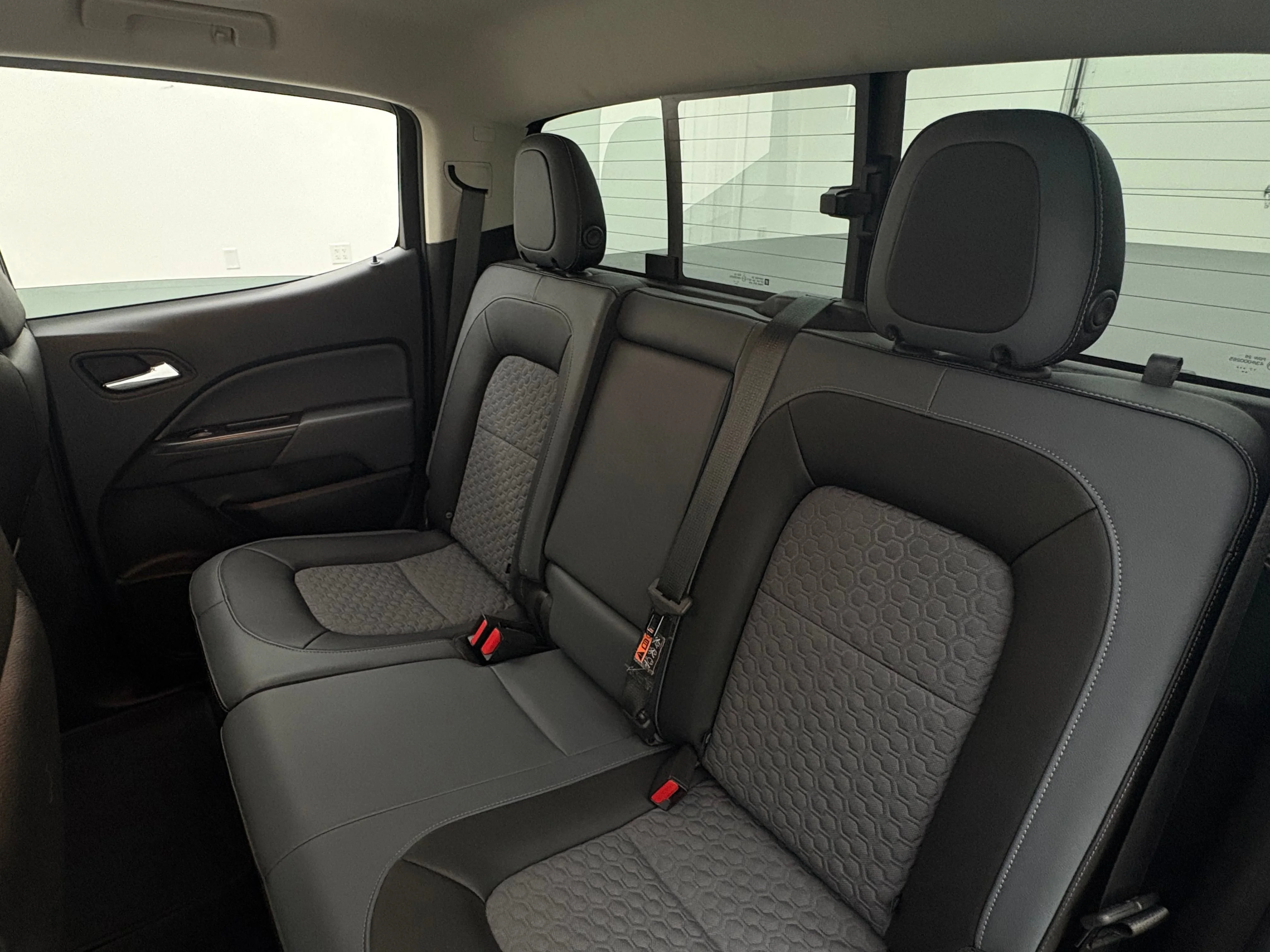 Used 2018 BLACK Chevrolet 4WD Z71 image 39