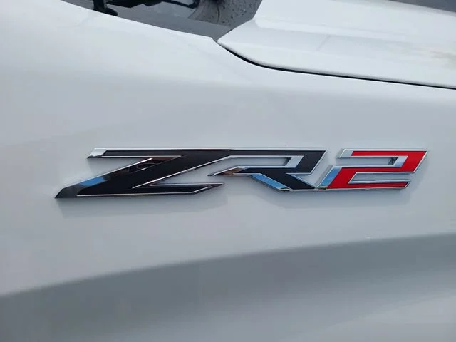 New 2026 Summit White Chevrolet ZR2 image 32
