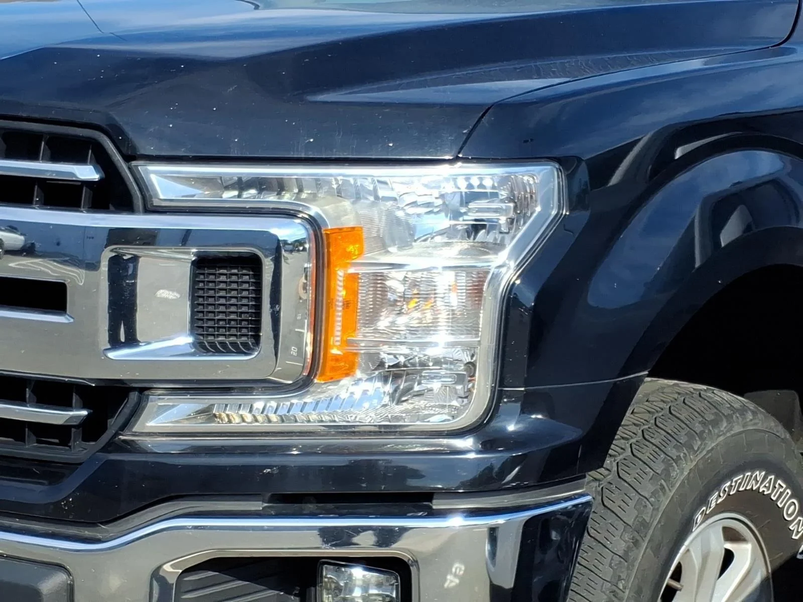 Used 2018  FORD  image 2