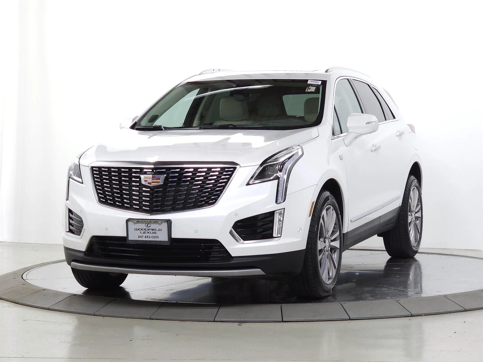Used 2025 White Cadillac Premium Luxury image 4