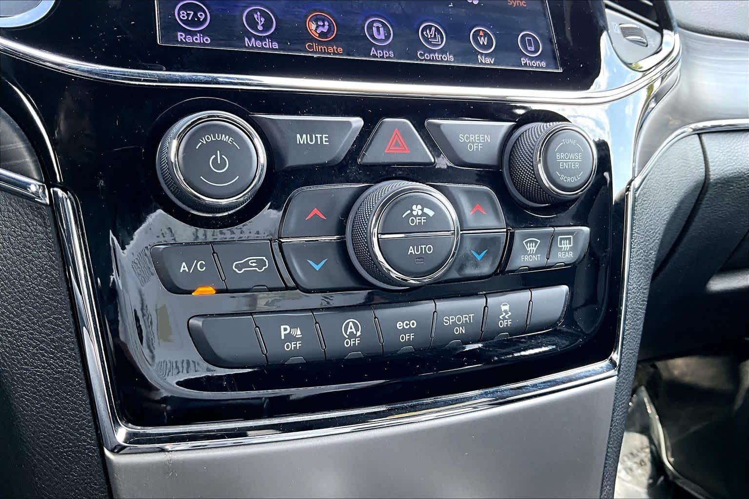 Used 2019 Granite Crystal Metallic Clearcoat Jeep Limited image 35
