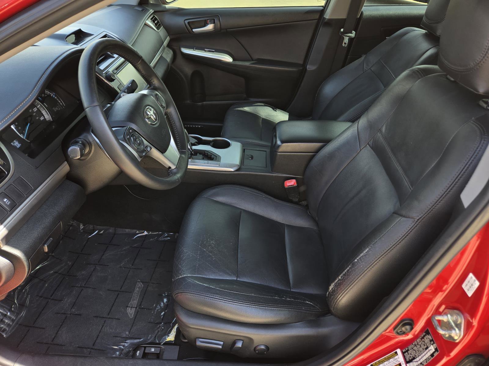 Used 2014 Barcelona Red Metallic Toyota SE image 25