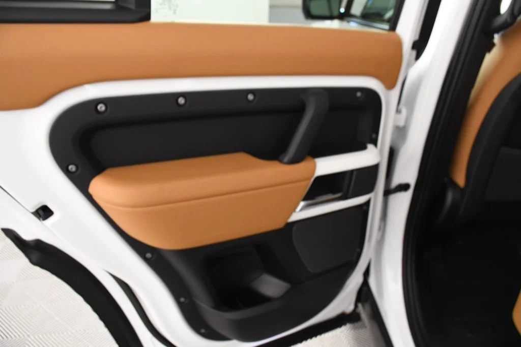 Used 2023 Fuji White Land Rover S image 26
