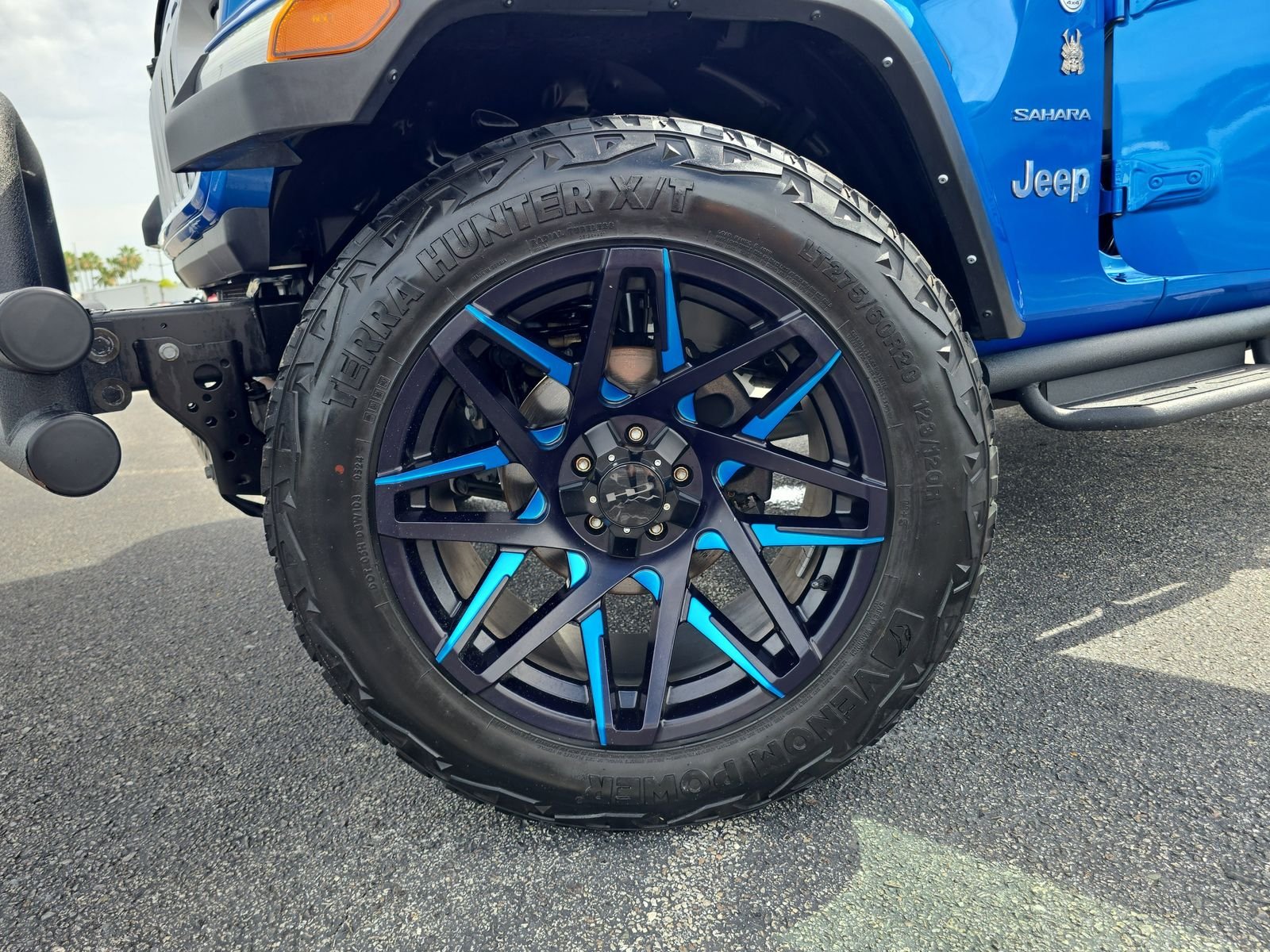 Used 2024 Blue Jeep Sahara image 29