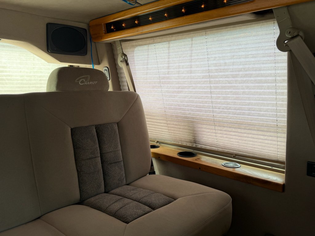 Used 2004 Oxford White Clearcoat Ford Recreational image 24