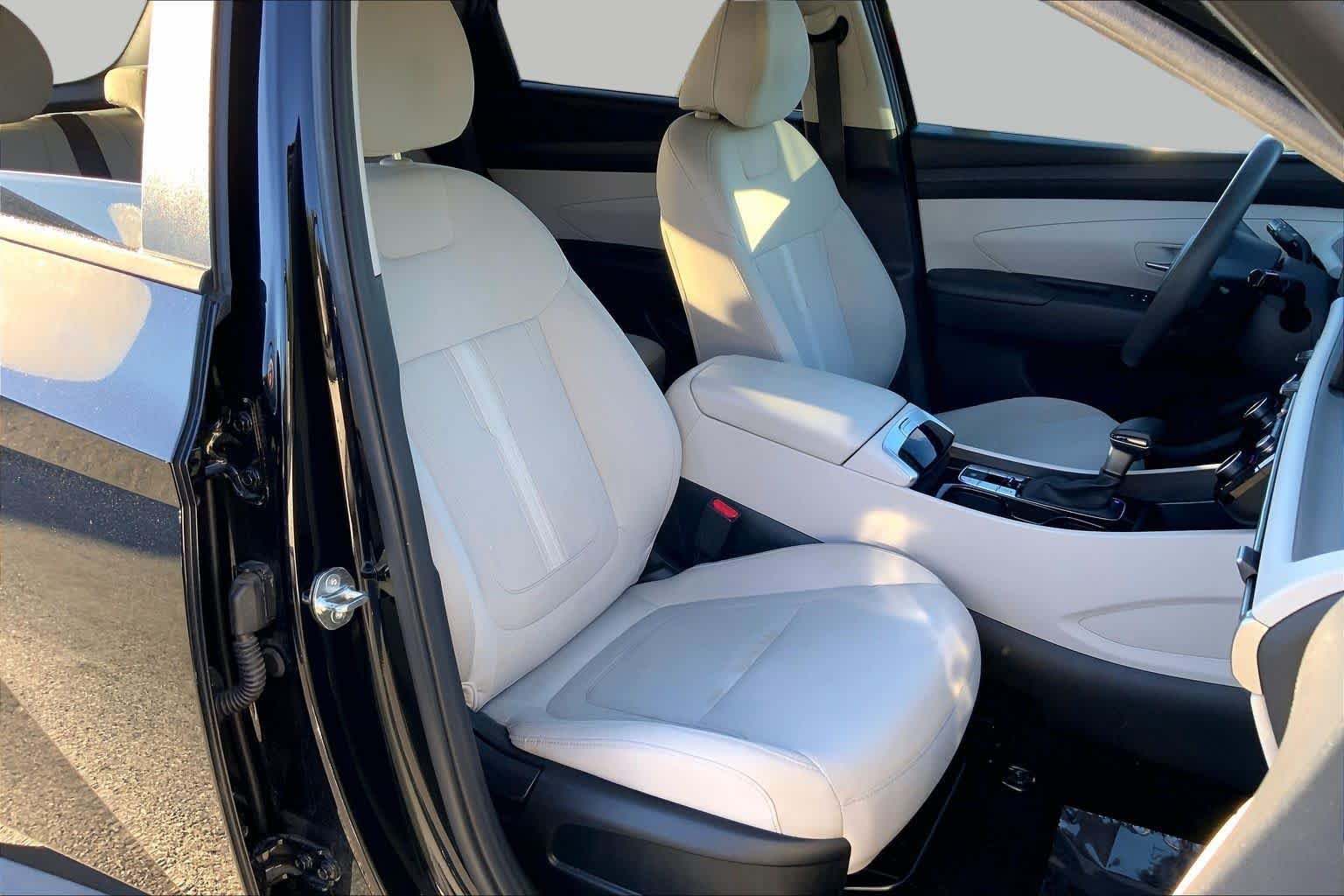 Used 2025 Phantom Black Hyundai SEL image 7