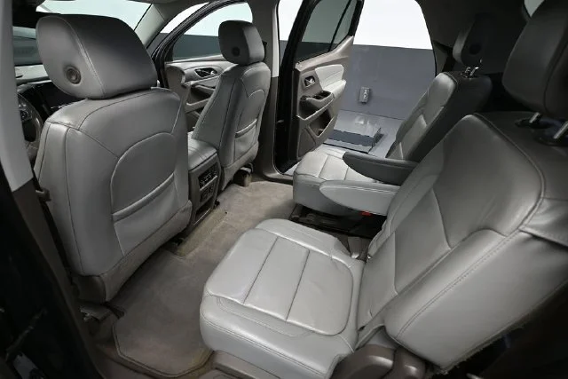 Used 2018 Gray Chevrolet 3LT image 29