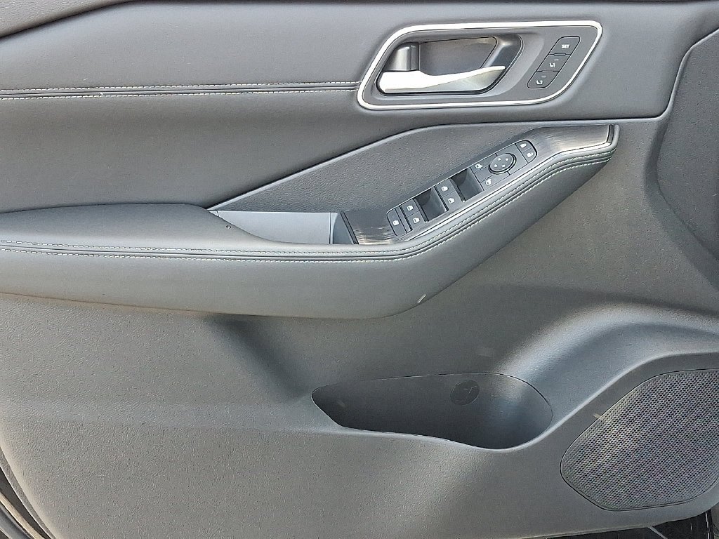 New 2026 Super Black Nissan Platinum image 8