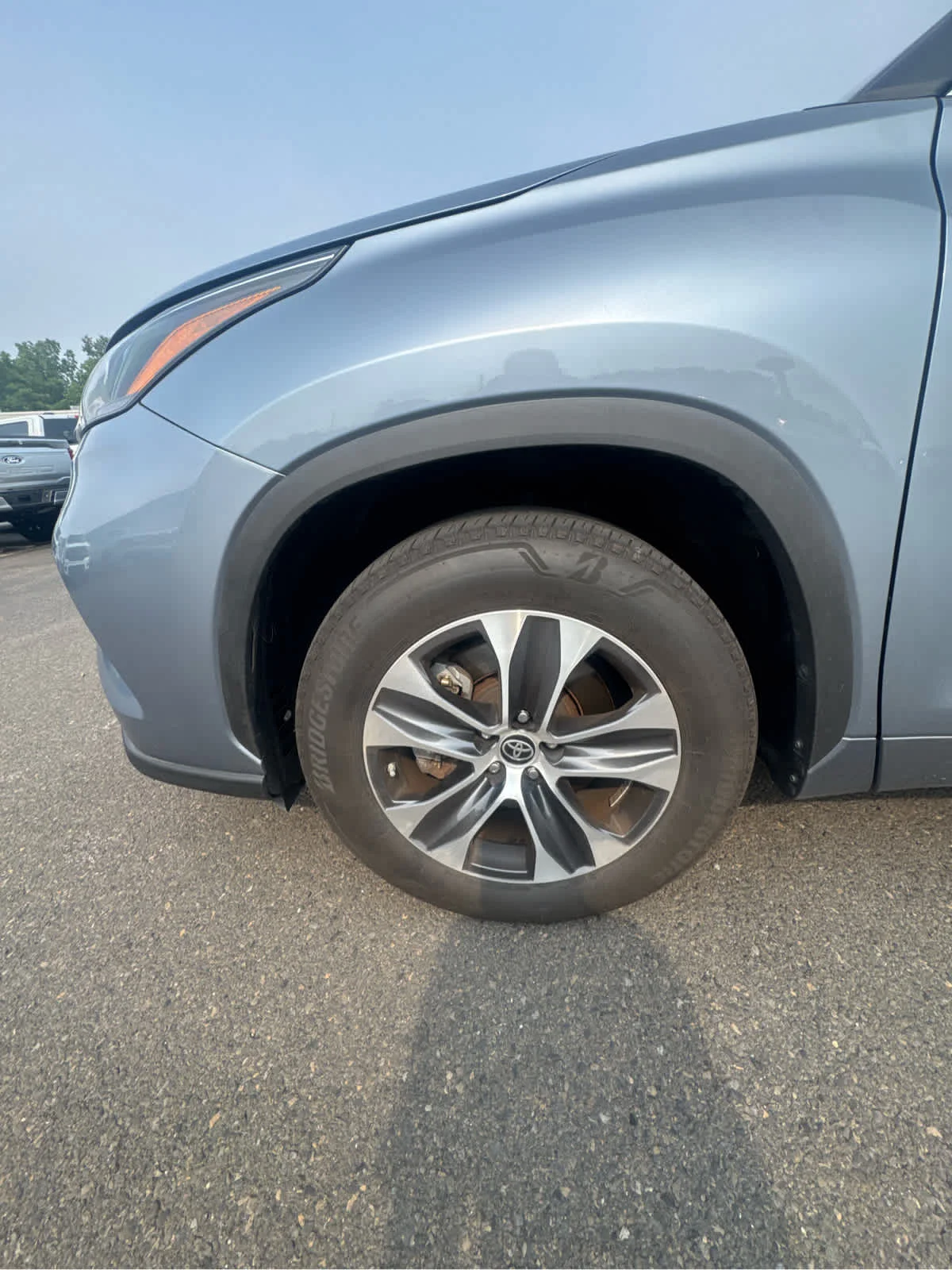 Used 2023 Moon Dust Toyota XLE image 9