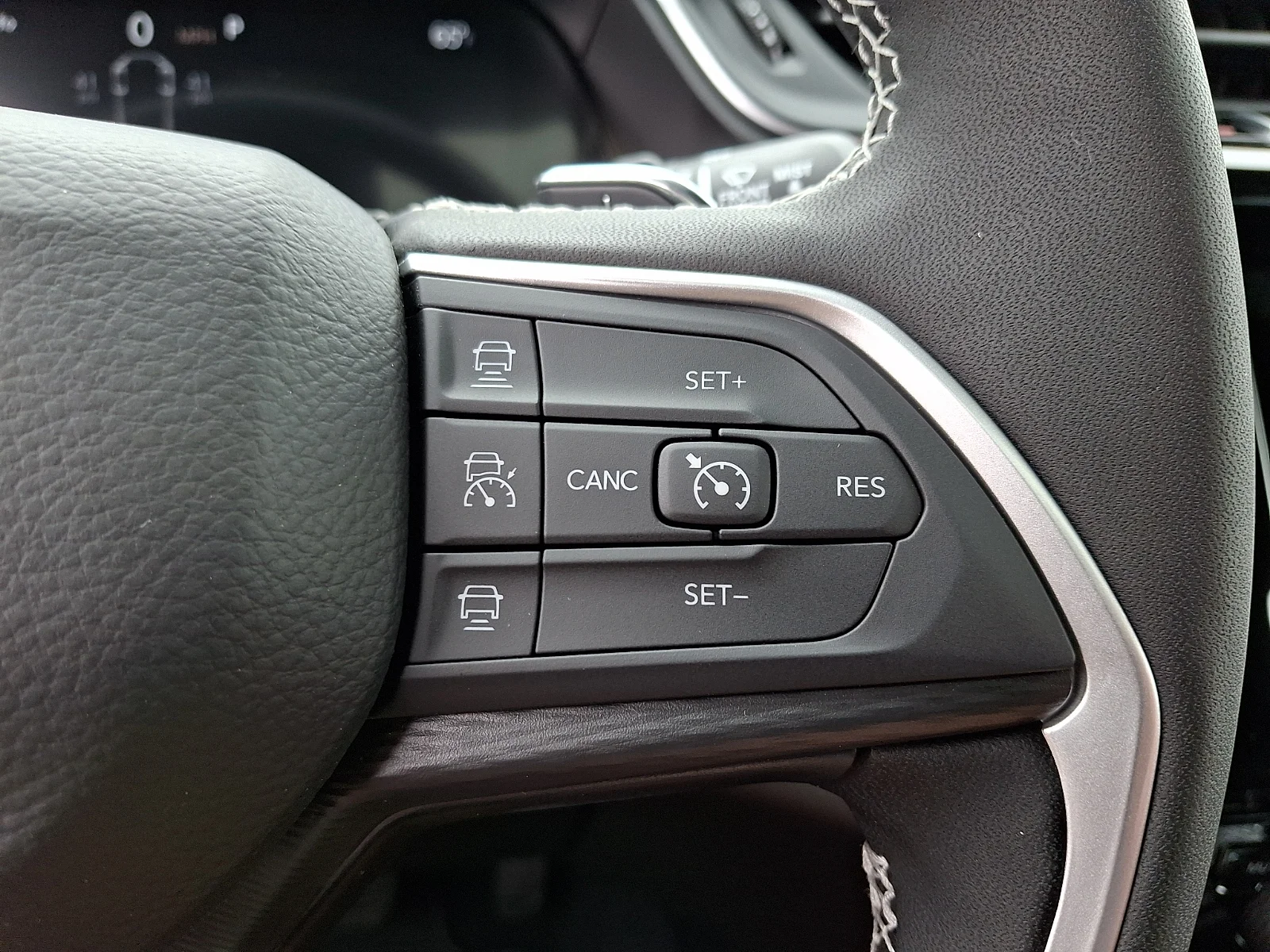 New 2026 Diamond Black Crystal Pearl-Coat Exterior Paint Jeep Laredo X image 16