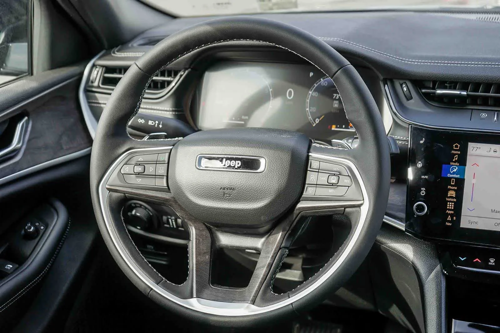 New 2026 Baltic Gray Metallic Clear-Coat Exterior Paint Jeep Laredo Altitude image 16