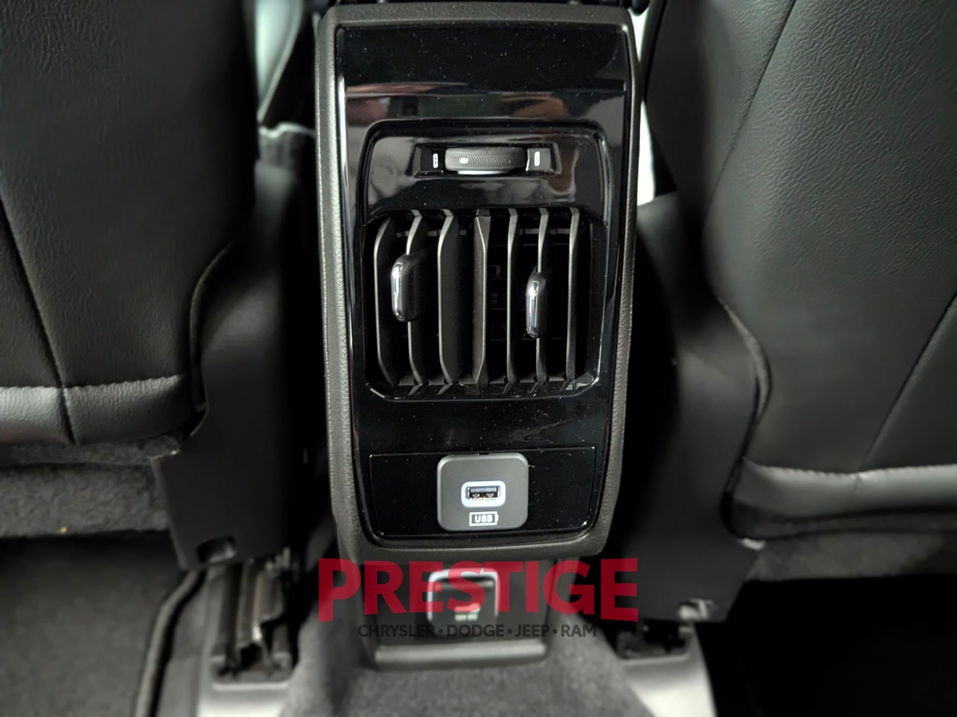 New 2026 Bright White Clearcoat Jeep Latitude image 24