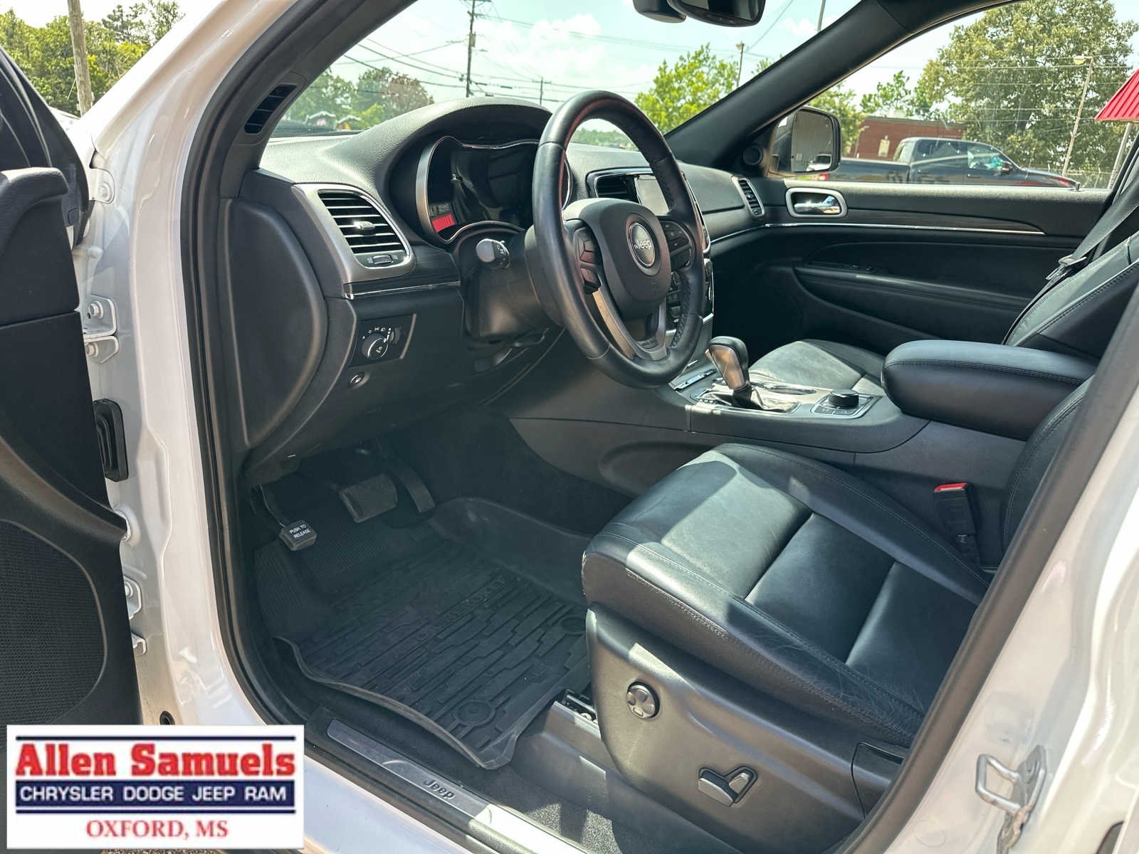 Used 2022 Bright White Clearcoat Jeep Limited image 10