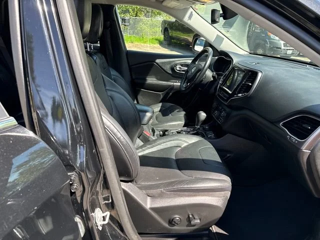 Used 2019 Diamond Black Crystal Pearlcoat Jeep Limited image 9