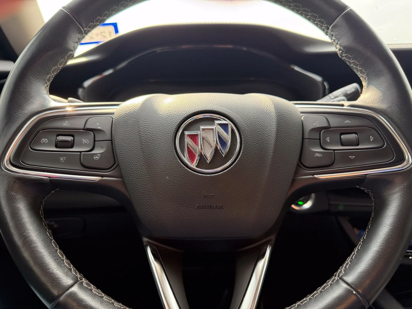 Used 2023  Buick Preferred image 9