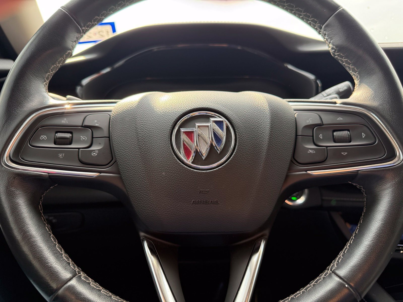 Used 2023  Buick Preferred image 9