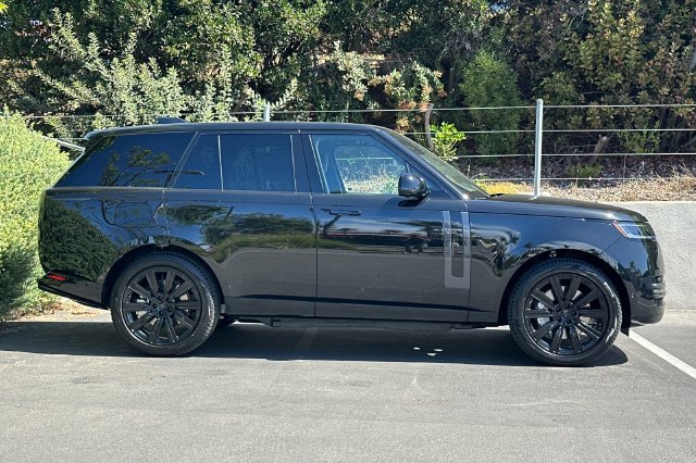 New 2026 Santorini Black Land Rover SE image 6