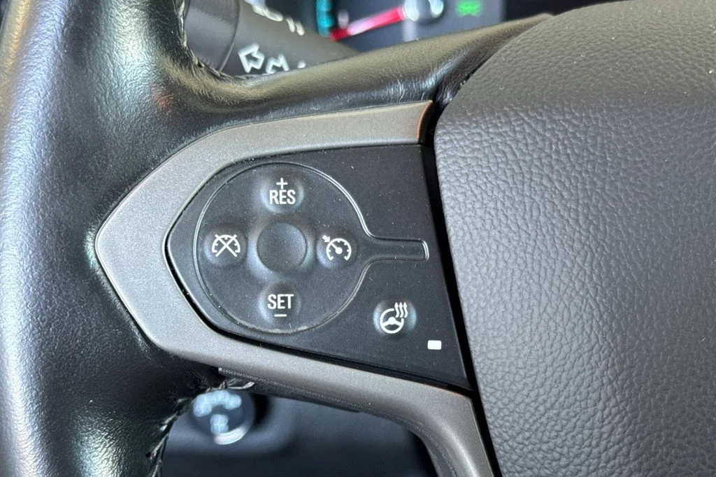 Used 2022 Black Chevrolet Z71 image 27