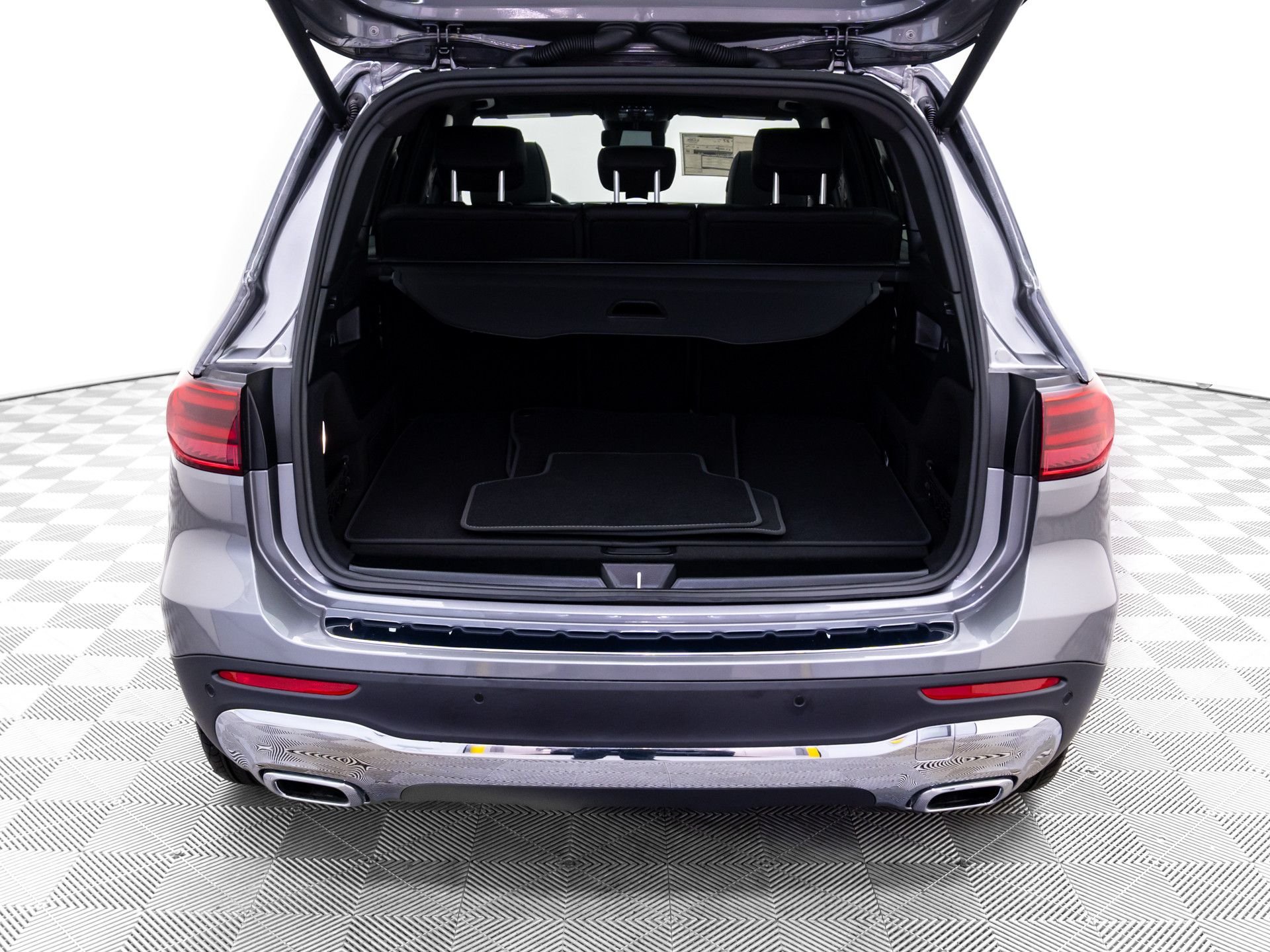 New 2026 Mountain Grey Metallic Mercedes-Benz GLB 250 image 33