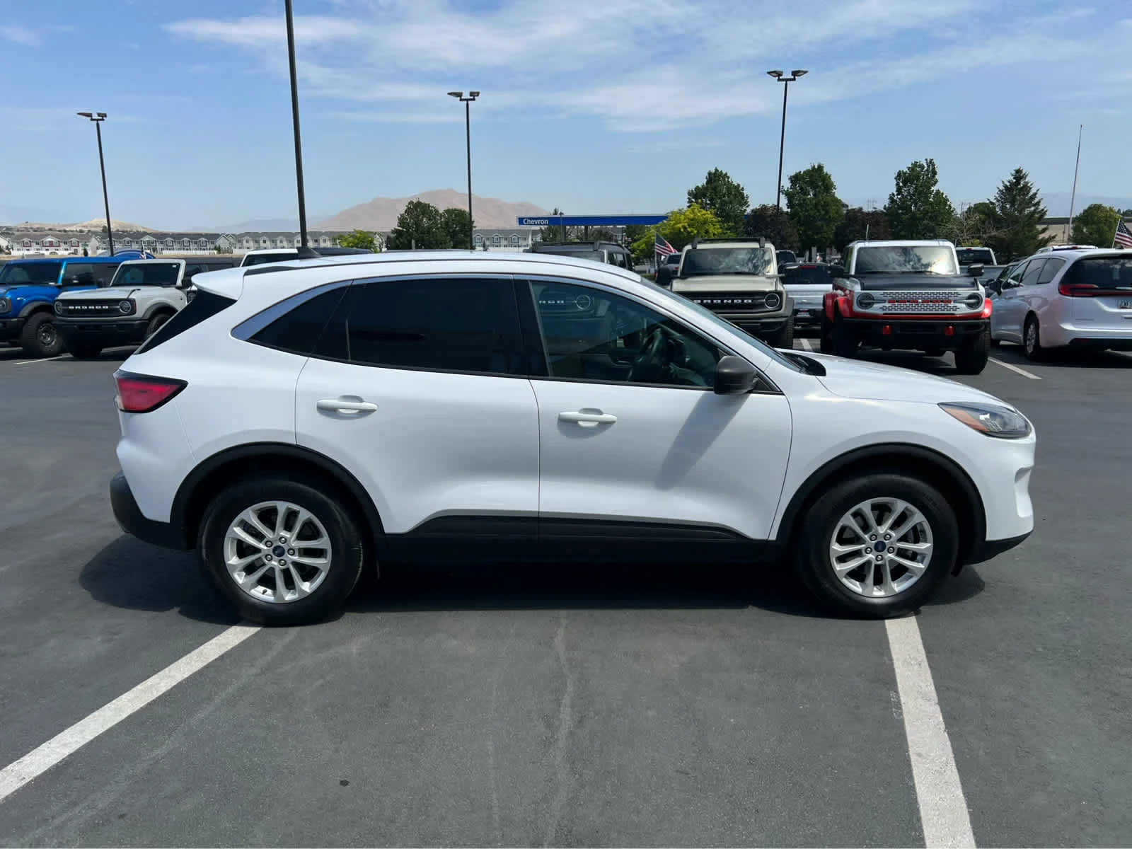 Certified Used 2022 Oxford White Ford SE image 6