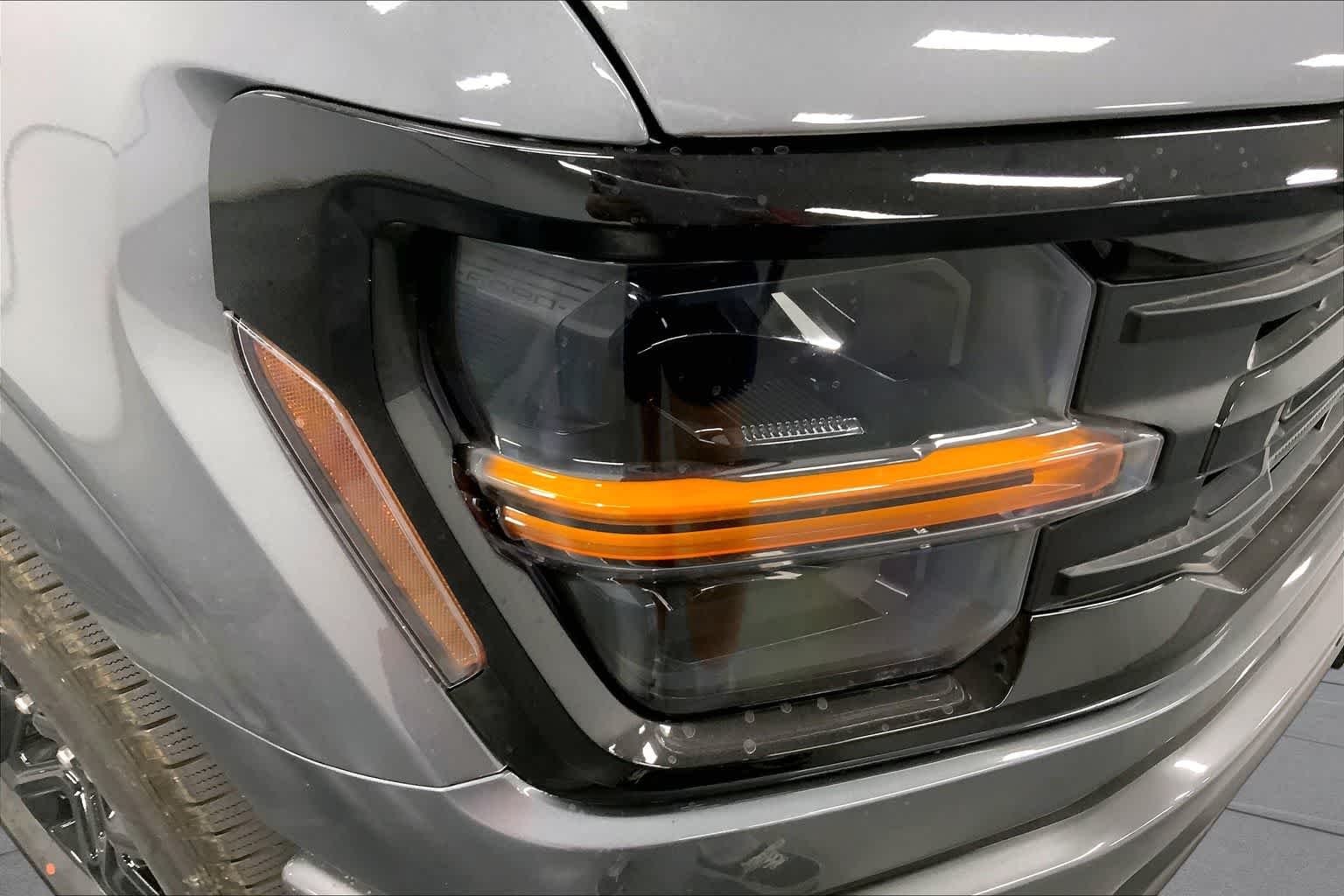 New 2026 Carbonized Gray Metallic Ford XLT image 13