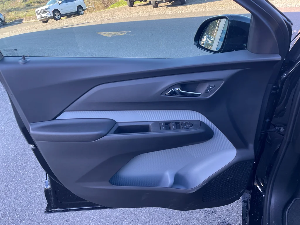 2027 Chevrolet Bolt RS - Photo 14