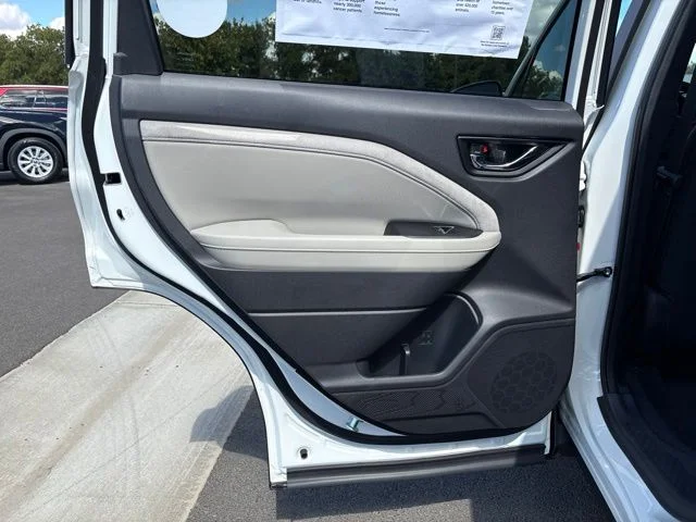 New 2026 CRYSTAL WHITE PEARL Subaru Limited image 15