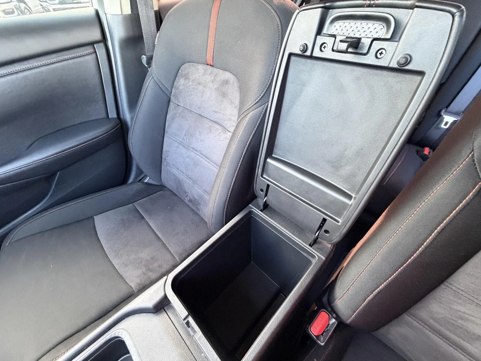 Used 2025 Aspen White/Super Black Nissan SR image 14
