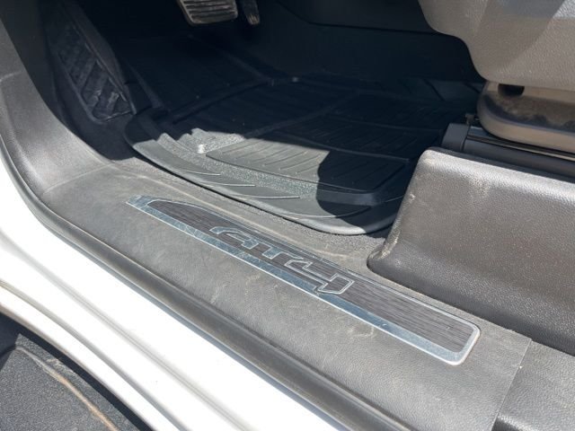 Used 2024 White GMC AT4 image 21